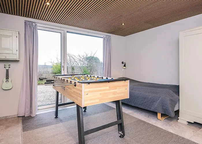 10 Person In Nyaraló *