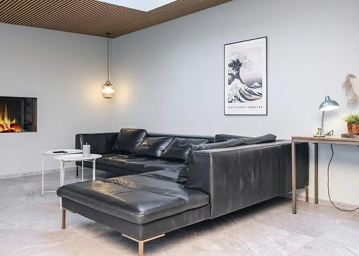 10 Person In Nyaraló